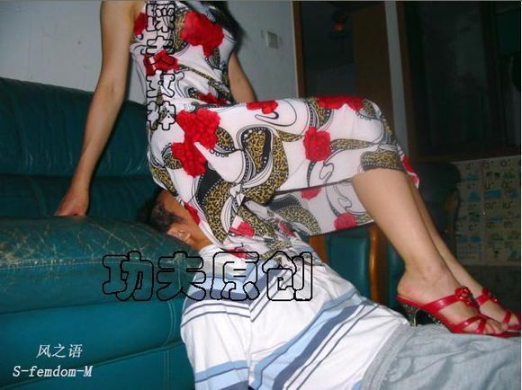 二次元坐脸图片大全 连衣裙坐脸图片欣赏(5)(点击浏览下一张趣图)