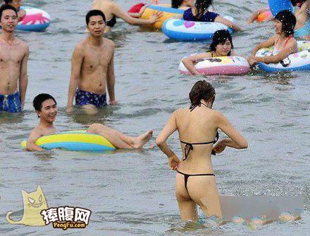 你们根本不是为了去海边游泳的(点击浏览下一张趣图)