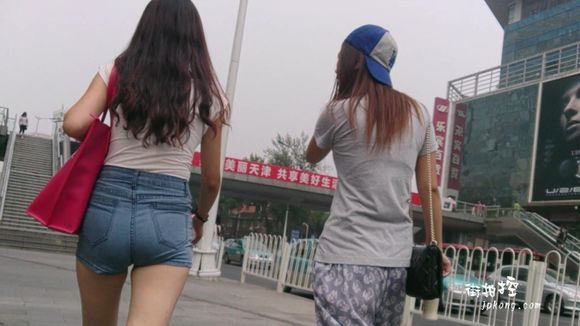 紧身小脚牛仔裤美女诱惑图片欣赏(4)(点击浏览下一张趣图)