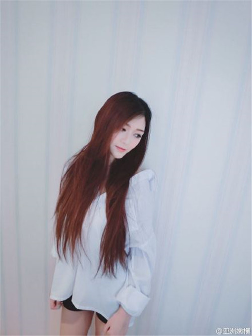 公交车的春光图片欣赏 美女女菜菜市场春光图(7)(点击浏览下一张趣图)