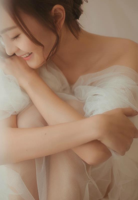 透明薄纱性感美女唯美诱惑人体写真(4)(点击浏览下一张趣图)