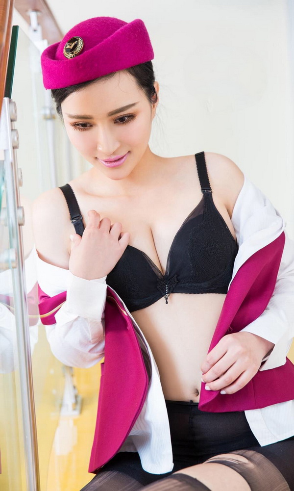 尤果网性感女神空姐制服黑丝诱惑写真(9)(点击浏览下一张趣图)