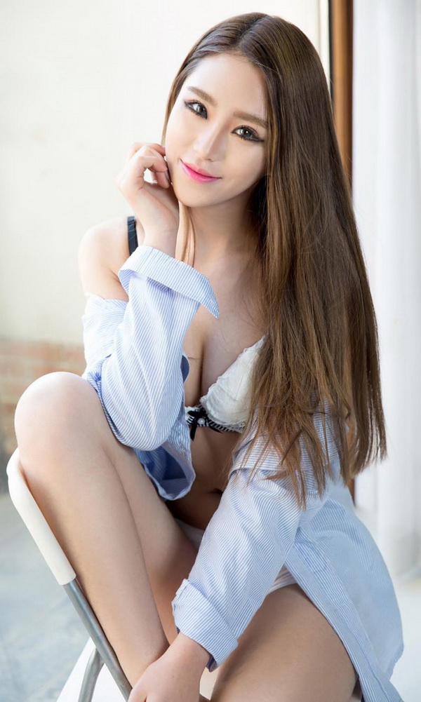 推女郎巨乳美女大尺度私房诱惑性感写真(点击浏览下一张趣图)