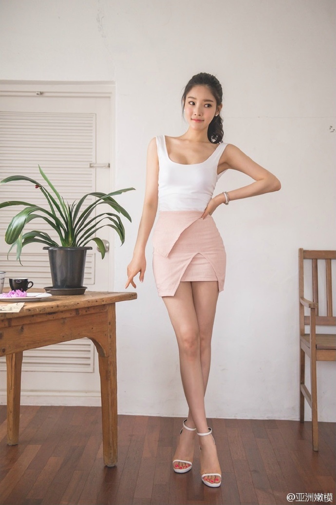 粉色美女图片丰乳翘臀极品性感写真集(11)(点击浏览下一张趣图)