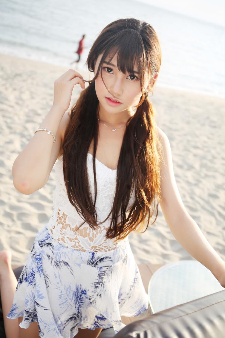 性感美女模特楚楚大胆高清户外写真(11)(点击浏览下一张趣图)