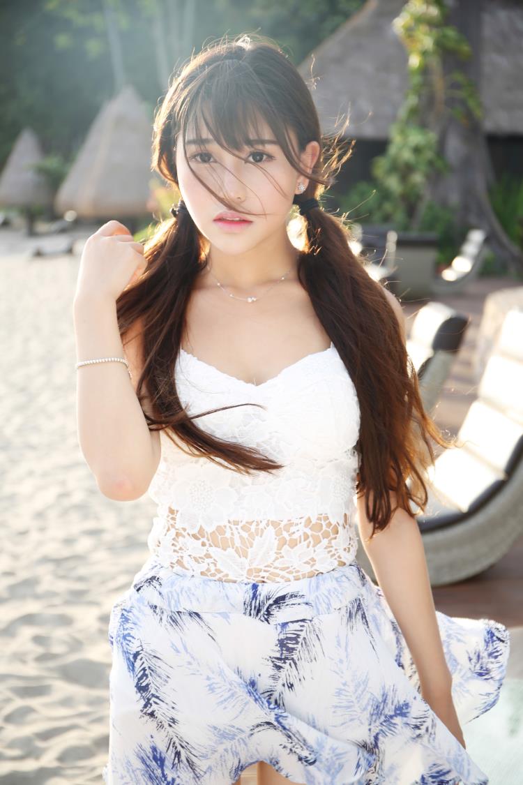 性感美女模特楚楚大胆高清户外写真(8)(点击浏览下一张趣图)