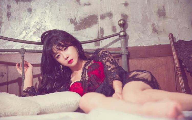 韩国女主播蕾丝巨乳性感私房写真(2)(点击浏览下一张趣图)