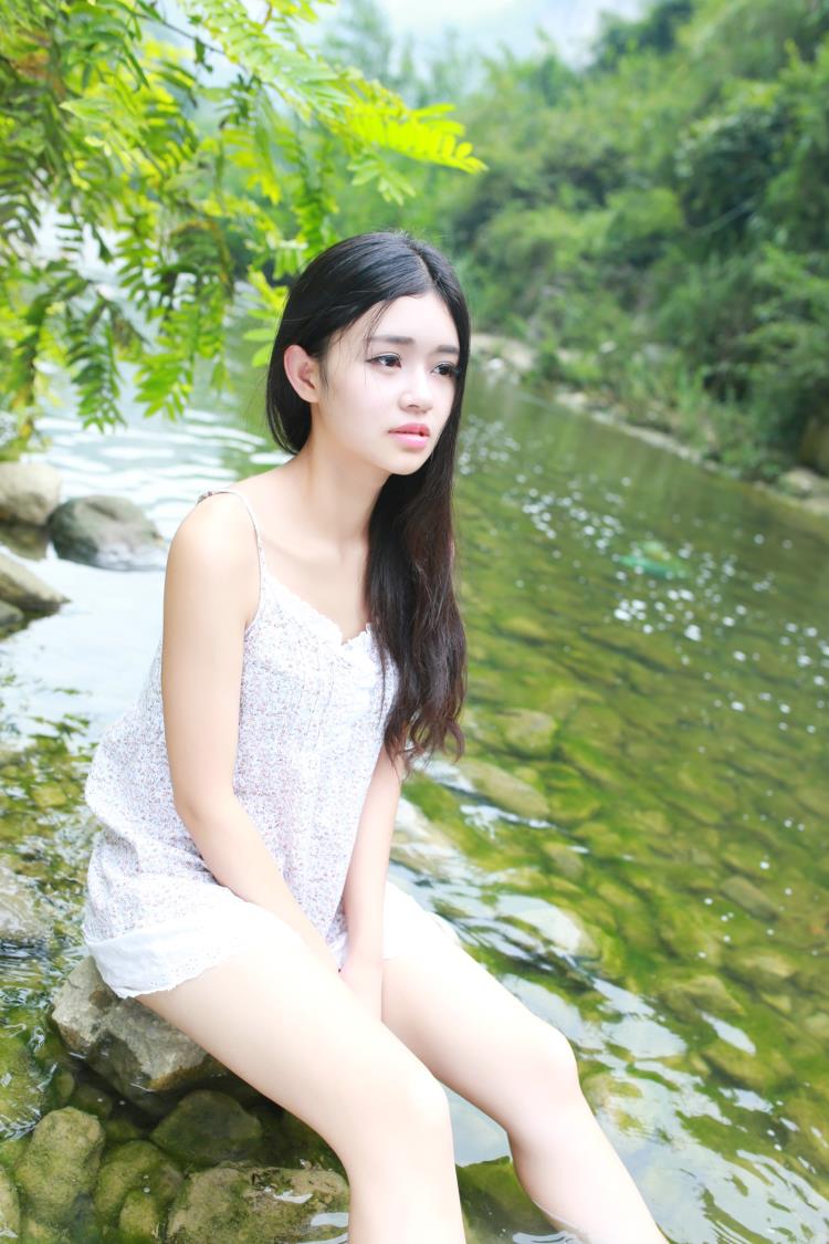 户外小清新美女诱惑高清写真图片(点击浏览下一张趣图)