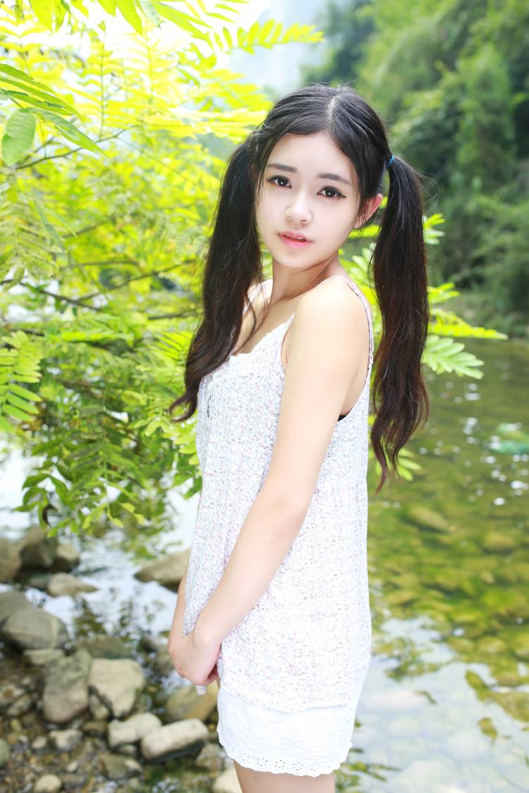 户外小清新美女诱惑高清写真图片(10)(点击浏览下一张趣图)