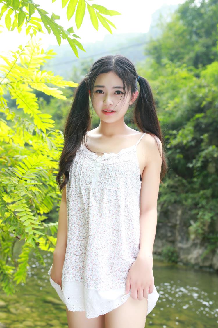 户外小清新美女诱惑高清写真图片(11)(点击浏览下一张趣图)