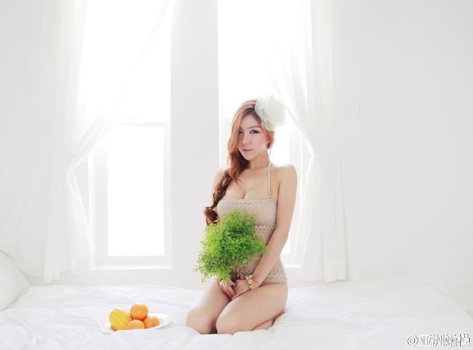 肉色内衣性感美女长腿诱惑私房写真(5)(点击浏览下一张趣图)
