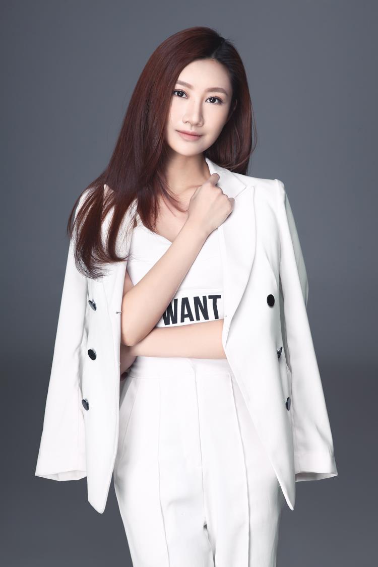 演员林沁园最新写真图片 性感美女明星林沁(2)(点击浏览下一张趣图)