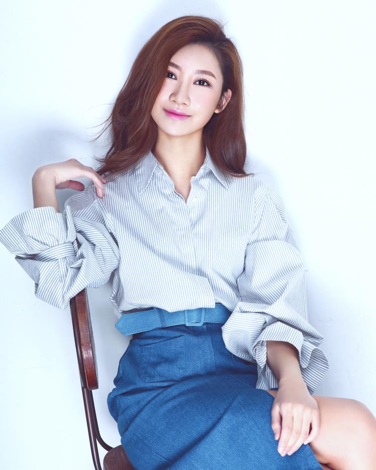 演员林沁园最新写真图片 性感美女明星林沁(3)(点击浏览下一张趣图)