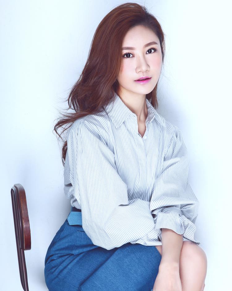 演员林沁园最新写真图片 性感美女明星林沁(4)(点击浏览下一张趣图)