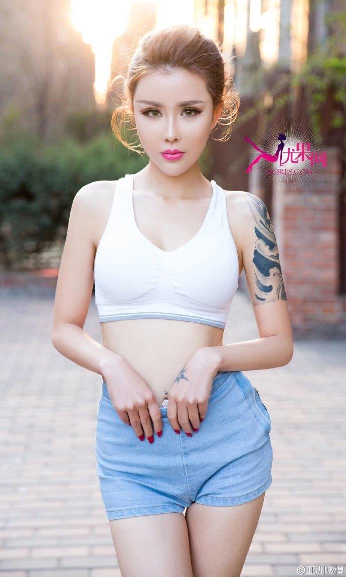 尤果网锥子脸纹身美女户外写真图片(点击浏览下一张趣图)