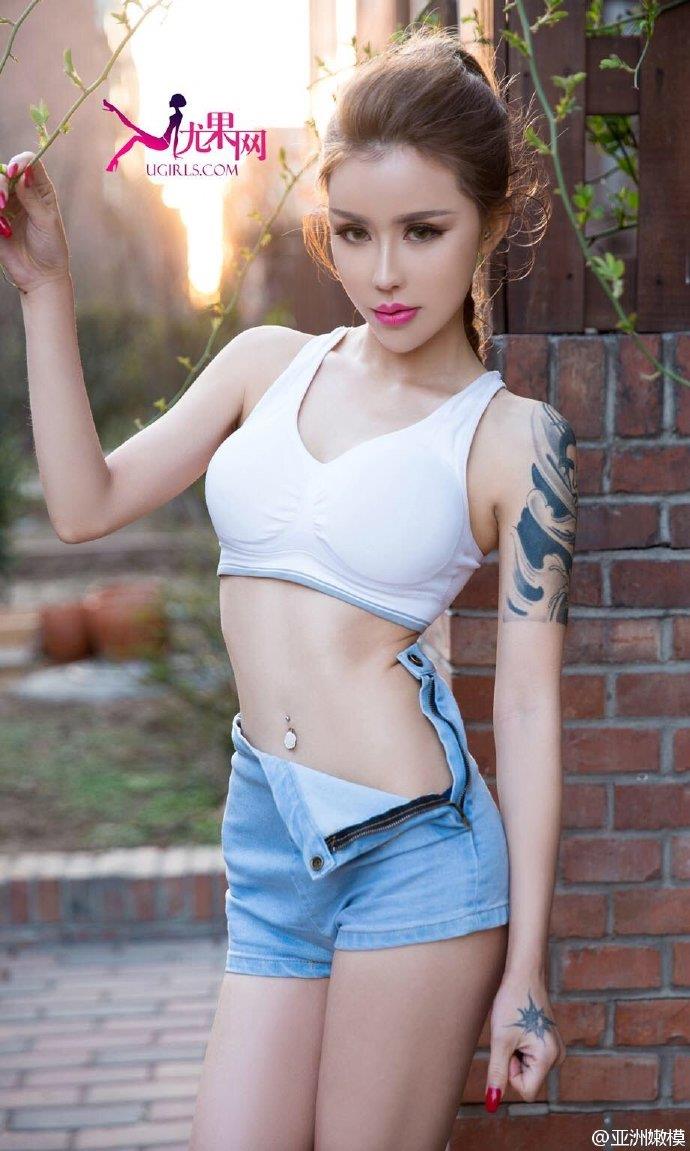 尤果网锥子脸纹身美女户外写真图片(7)(点击浏览下一张趣图)