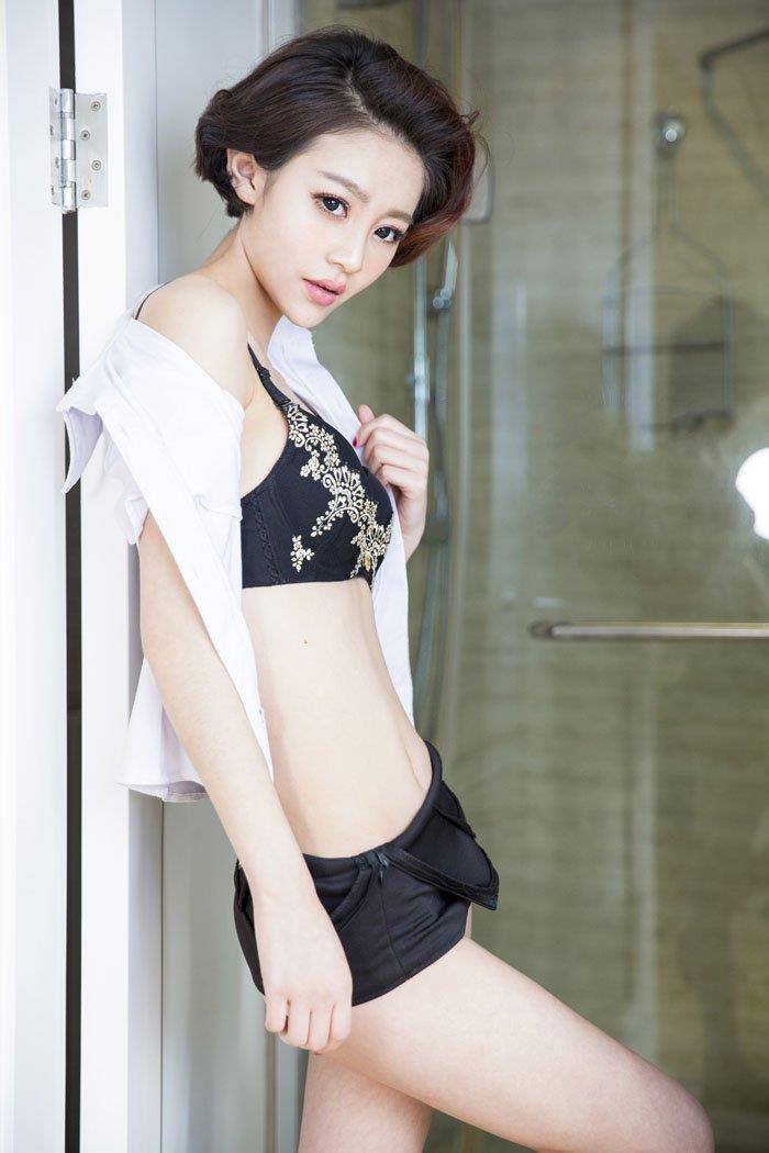 尤果网美女性感空姐制服大尺度诱惑写真(点击浏览下一张趣图)