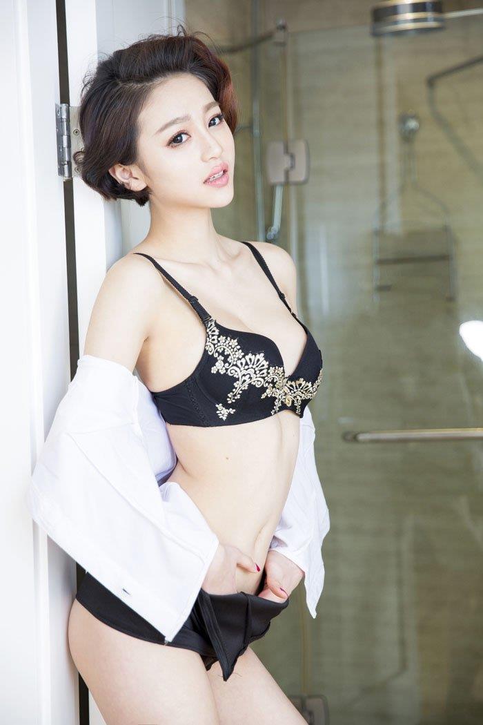 尤果网美女性感空姐制服大尺度诱惑写真(5)(点击浏览下一张趣图)
