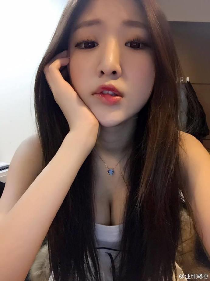 34D美胸大眼妹黄冠洁自拍生活照(5)(点击浏览下一张趣图)