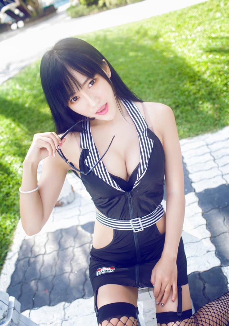 空军美女大尺度乳沟性感制服诱惑写真(2)(点击浏览下一张趣图)