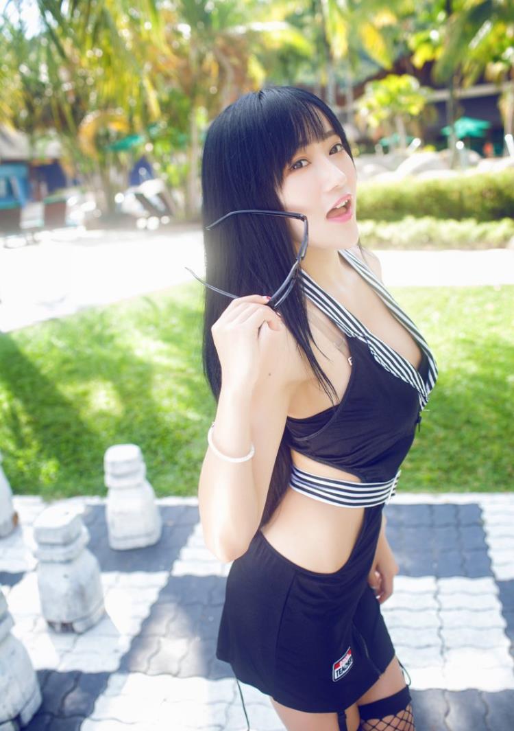 空军美女大尺度乳沟性感制服诱惑写真(4)(点击浏览下一张趣图)