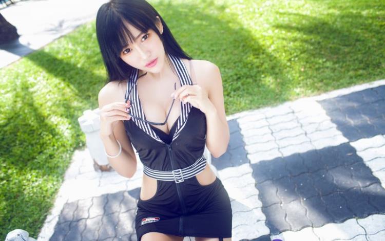 空军美女大尺度乳沟性感制服诱惑写真(10)(点击浏览下一张趣图)