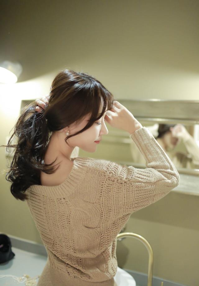 宅男女神黑丝美腿私房性感写真(9)(点击浏览下一张趣图)