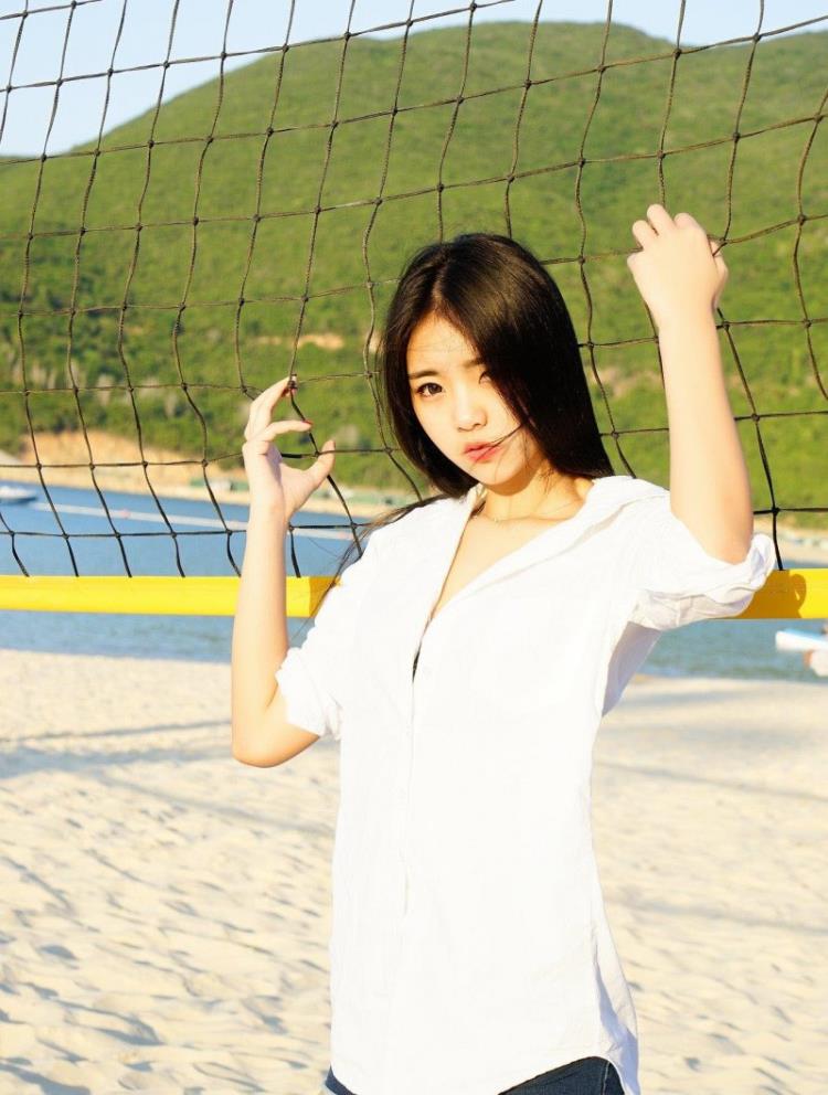 巨乳美女海边比基尼长腿性感写真图片(10)(点击浏览下一张趣图)