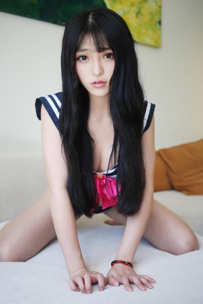 伊小七MoMo游三亚翘臀人体写真艺术美照(4)(点击浏览下一张趣图)