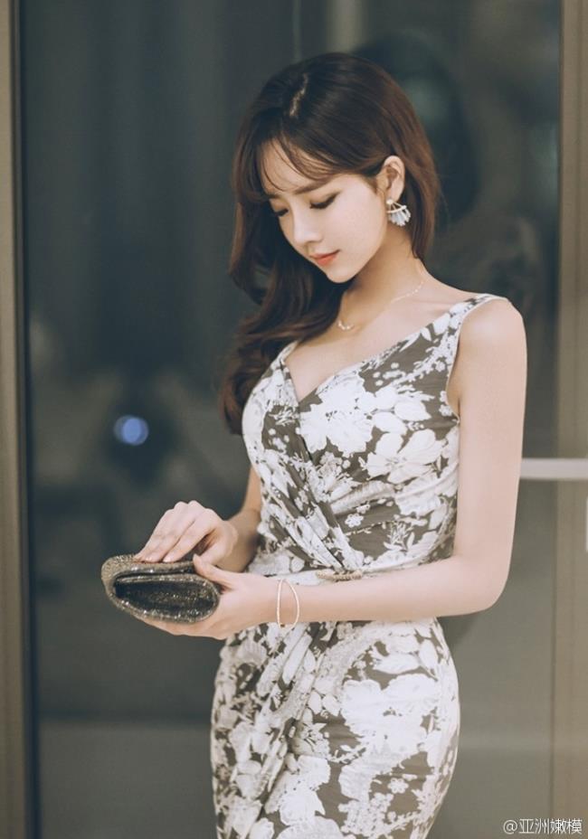火辣身材诱惑性感美女大尺度写真(3)(点击浏览下一张趣图)