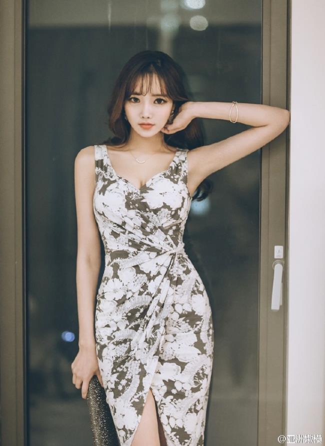火辣身材诱惑性感美女大尺度写真(4)(点击浏览下一张趣图)