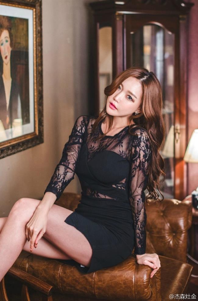 黑色蕾丝透视装性感美女大胆写真照(2)(点击浏览下一张趣图)