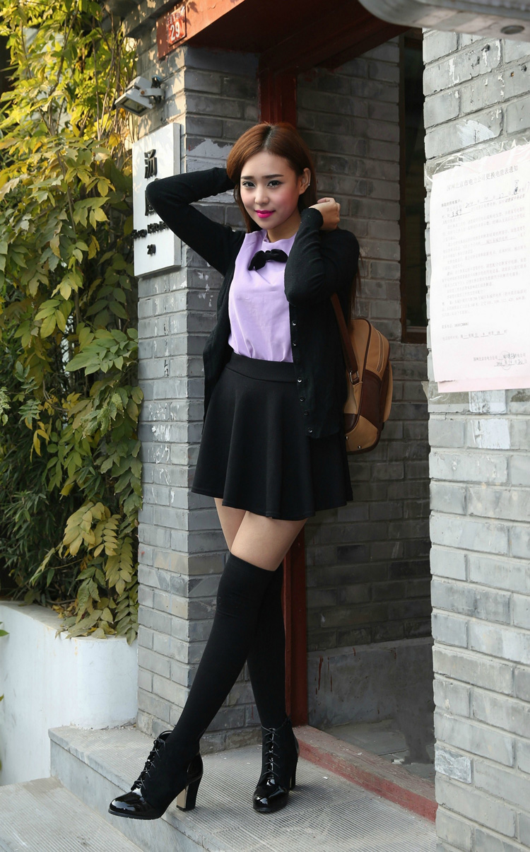 学生制服美女长靴短裙诱惑性感写真(点击浏览下一张趣图)