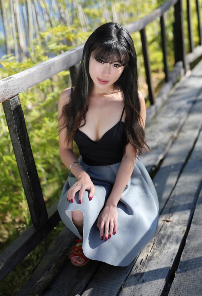 性感女神刘雪妮Verna丽江旅拍性感美女图片(点击浏览下一张趣图)