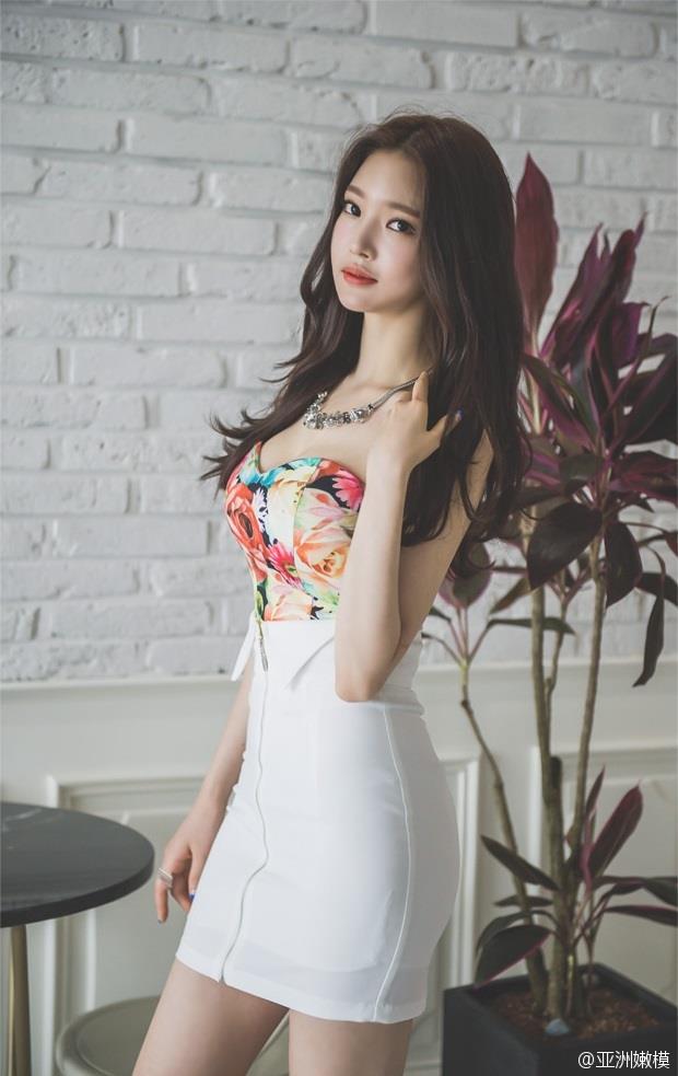 长腿翘臀极致喷血诱惑性感美女图片(点击浏览下一张趣图)