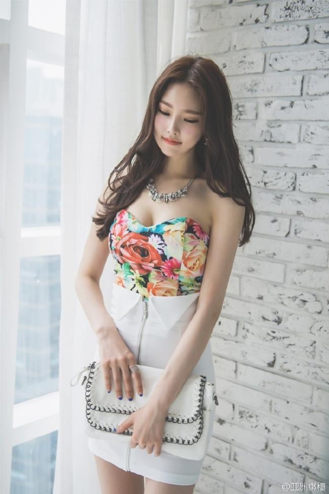 长腿翘臀极致喷血诱惑性感美女图片(4)(点击浏览下一张趣图)