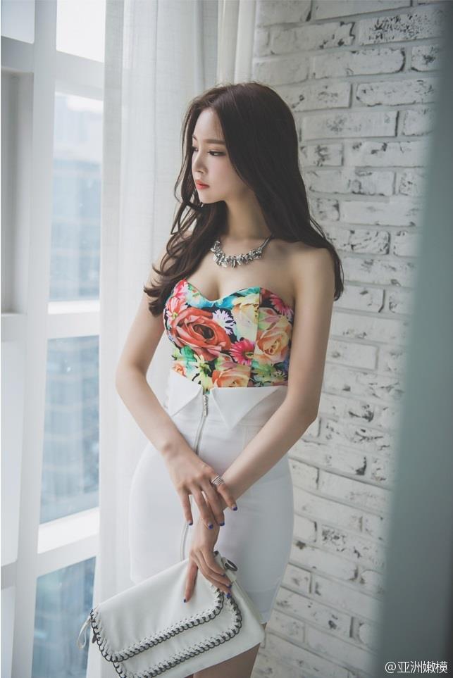 长腿翘臀极致喷血诱惑性感美女图片(5)(点击浏览下一张趣图)