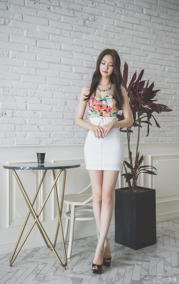 长腿翘臀极致喷血诱惑性感美女图片(6)(点击浏览下一张趣图)