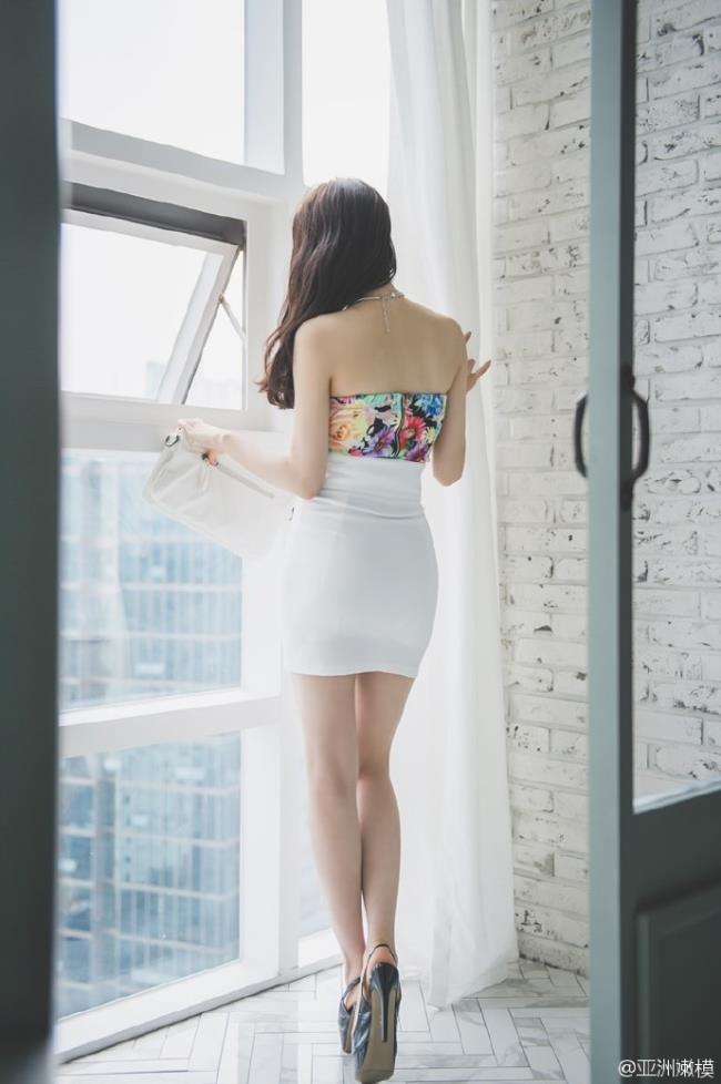 长腿翘臀极致喷血诱惑性感美女图片(7)(点击浏览下一张趣图)