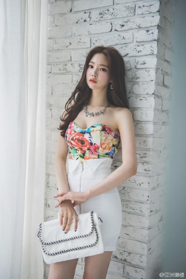 长腿翘臀极致喷血诱惑性感美女图片(8)(点击浏览下一张趣图)