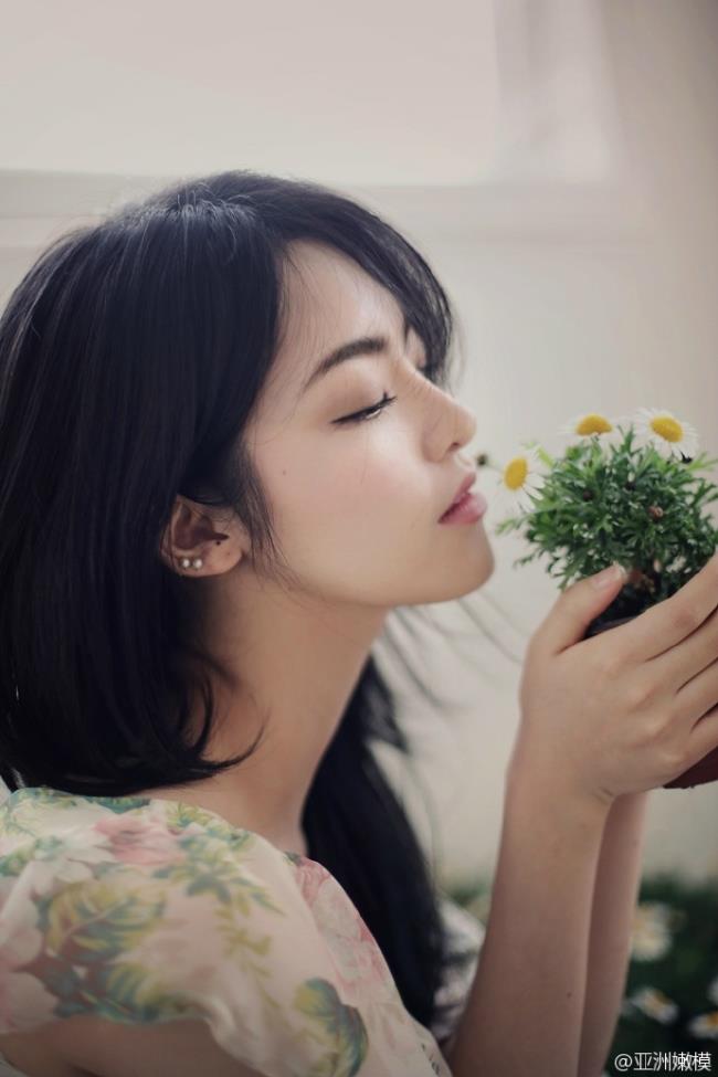 眉清目秀的文艺清新伤感美女私房照(3)(点击浏览下一张趣图)