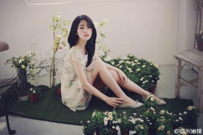 眉清目秀的文艺清新伤感美女私房照(5)(点击浏览下一张趣图)