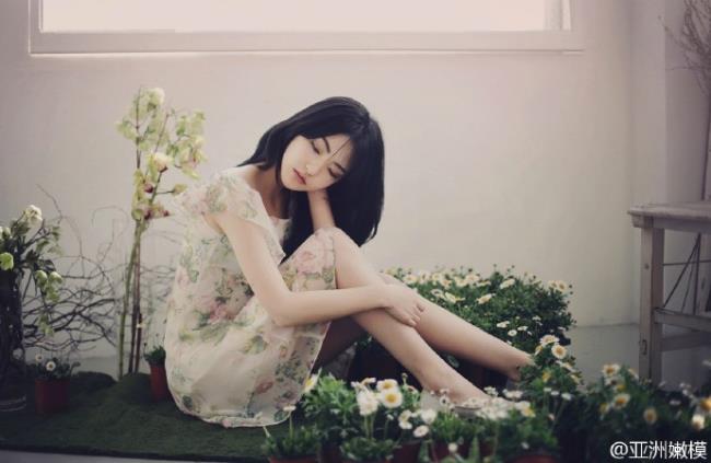 眉清目秀的文艺清新伤感美女私房照(7)(点击浏览下一张趣图)