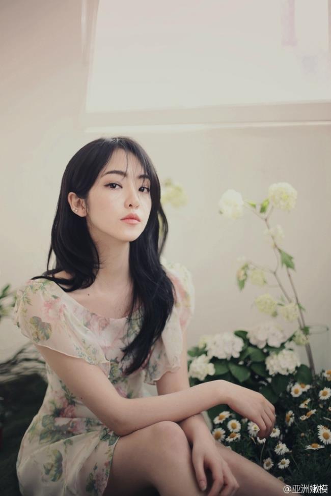 眉清目秀的文艺清新伤感美女私房照(9)(点击浏览下一张趣图)