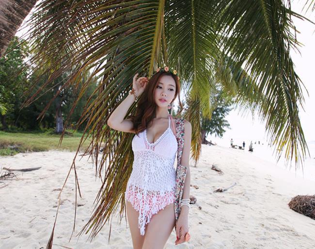 美女模特长腿酥胸比基尼海边性感写真图片(3)(点击浏览下一张趣图)