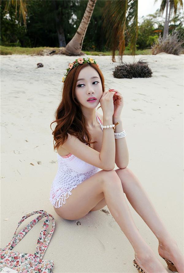 美女模特长腿酥胸比基尼海边性感写真图片(9)(点击浏览下一张趣图)