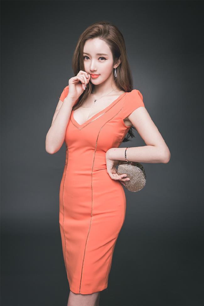 橘黄色连衣裙性感OL美女诱惑写真照(5)(点击浏览下一张趣图)