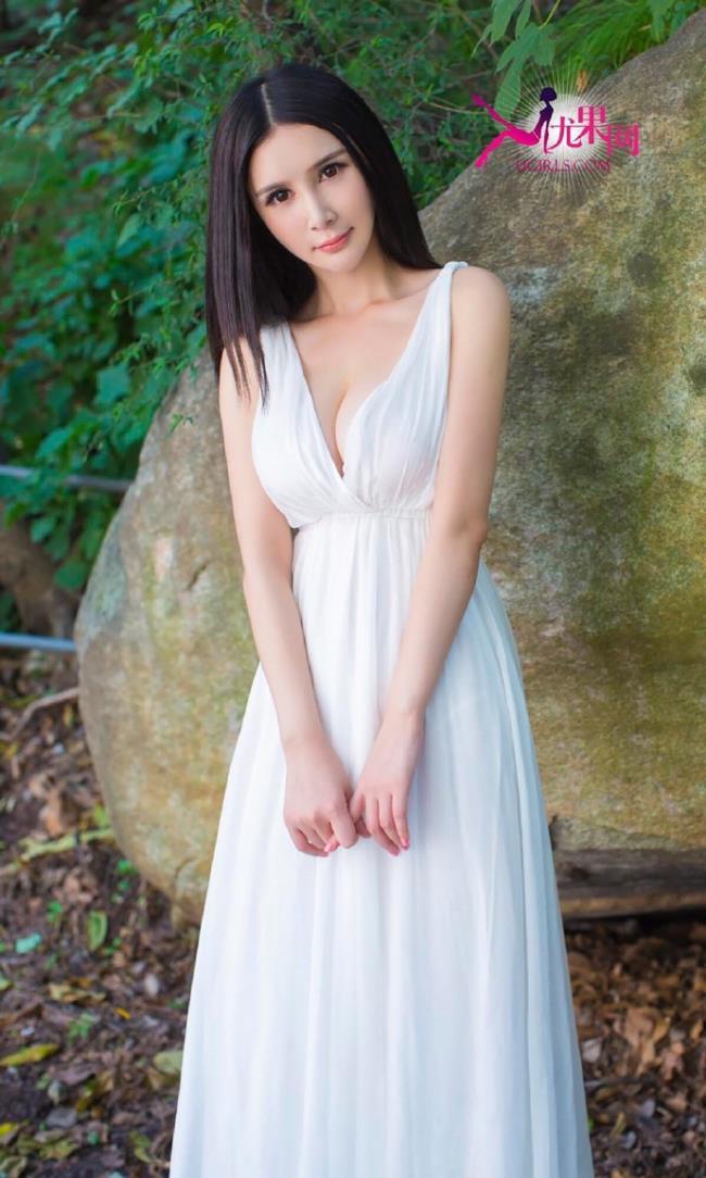 黑长直中分美女顾欣怡爆乳写真照(点击浏览下一张趣图)