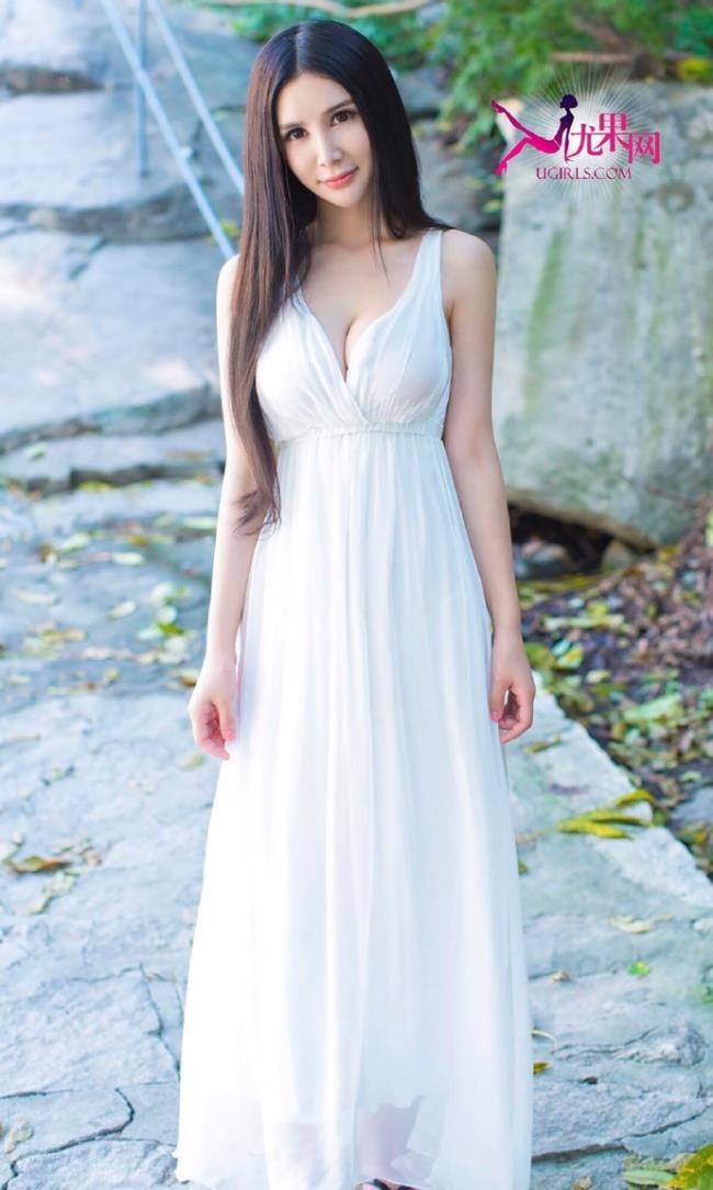 黑长直中分美女顾欣怡爆乳写真照(2)(点击浏览下一张趣图)