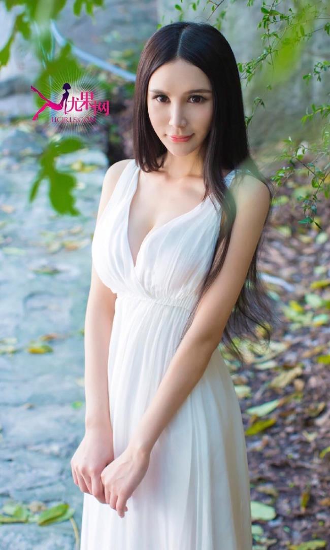 黑长直中分美女顾欣怡爆乳写真照(3)(点击浏览下一张趣图)